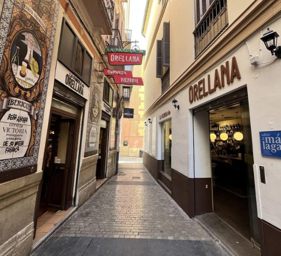 Fachada de La Farola de Orellana